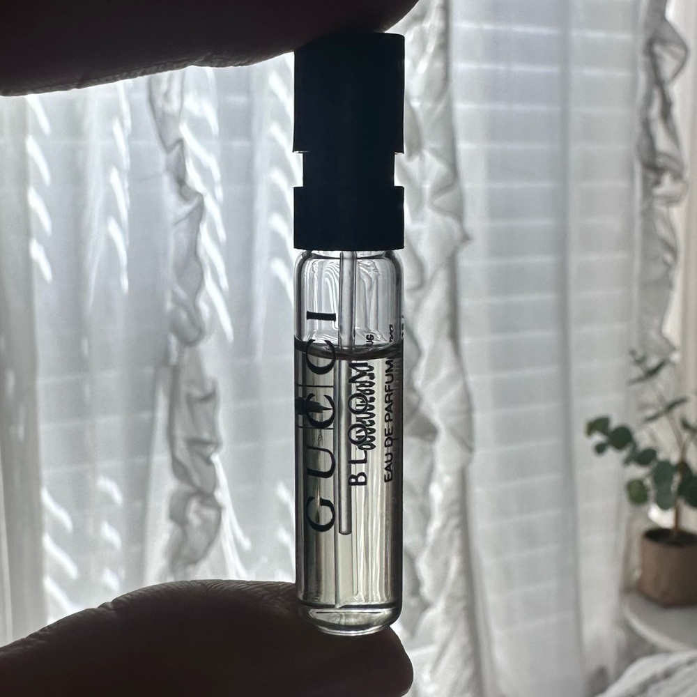 GUCCI Lipstick + Bloom ❀ Sample - Intense Lip Color - Picture 5 of 5